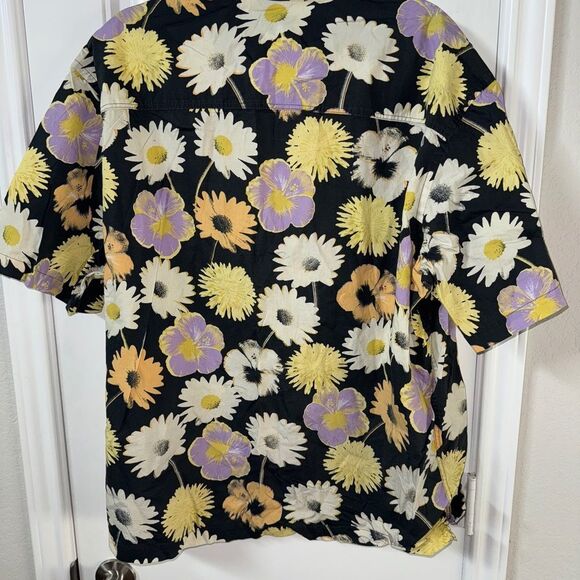 H&M Black and Yellow Casual Button Down Shirt with Bold Floral Design - Picture 2 of 3